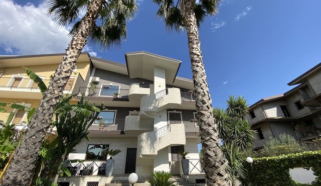 Luxury villa between Catania, Etna and Taormina. 5 minutes from Etnaland in Palazzolo