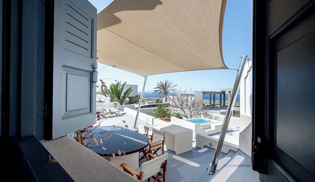 Lotza Studios in Santorini