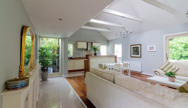 GuestReady - Opulence Malahide Seaside Cottage in Malahide