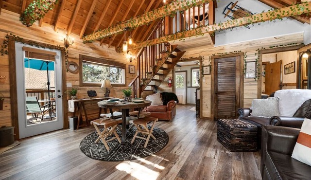Story Book Cottage w/Spa, Close To Free Trolley in Big Bear