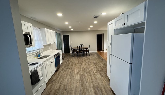 Modern 3 bed 2 bath in Westlake
