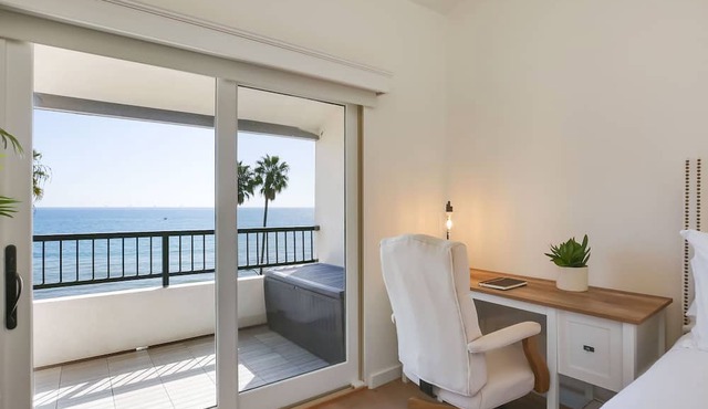 Beachfront Hideaway in Santa Barbara - 2 bedrooms, pool, spa, across from beach, gorgeous! in Santa Barbara