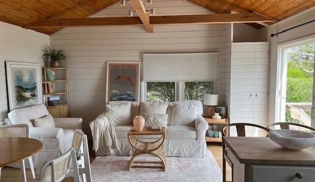 Oceanfront, Private Beach, Indoor Heated Pool, Wifi, Grill in Montauk
