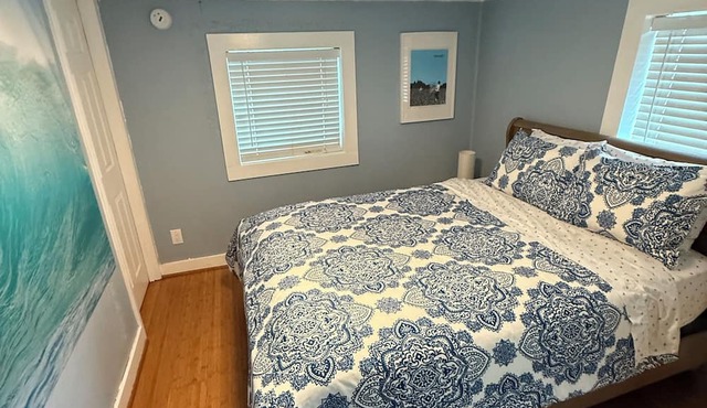 New Hot Tub, Pet friendly, Fenced yard, Covered Porch 2 blocks to beach, Clean in Rockaway Beach