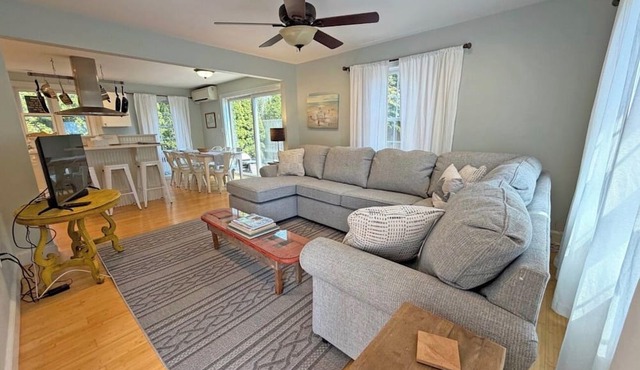Walk to Edgartown Wharf - Upgraded Vineyard Home with AC and Outdoor Shower in Edgartown