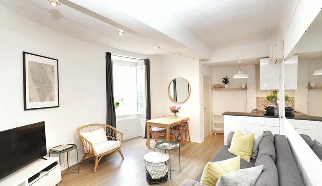 Stunning, Upmarket and Newly furnished Apartment nearby all Major Attractions in Antibes