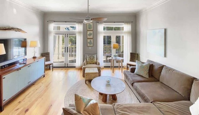 Gulf Side Condo Steps from Beach-Community Pool in Santa Rosa Beach
