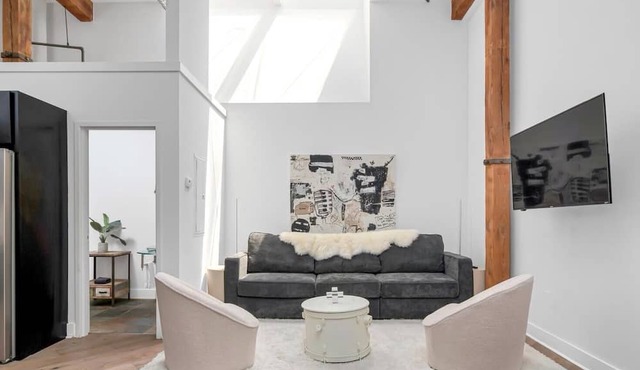 Downtown Music City Loft living! ~Steps to the Ryman and Broadway in Nashville