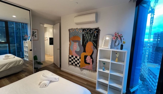 Free Tram Zone 2BR Apt near QV Market & RMIT in Melbourne