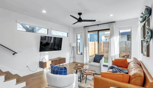 Central Austin Getaway | 2BR, Rooftop Patio + WiFi in Austin