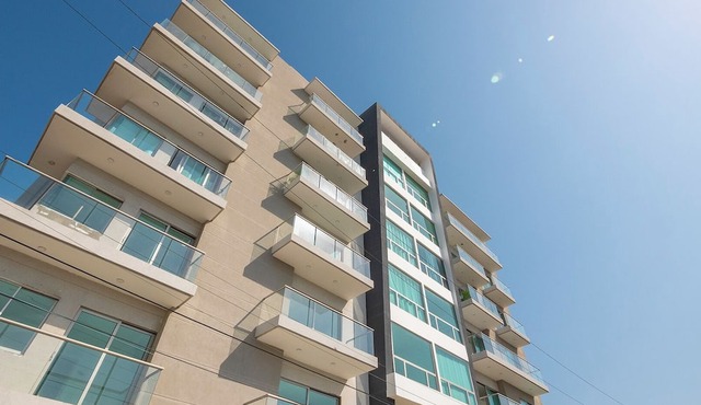 Luxury Airport Penthouse 4 BD 3 BA + Rooftop Pool in Edificio La Frontier