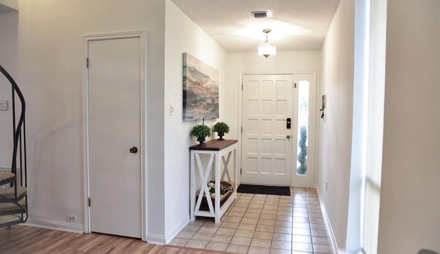 Marvelous 3-bedroom condo in gated country club in Mandeville