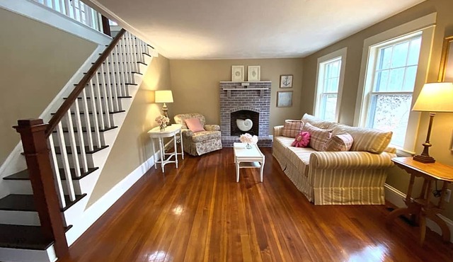 Sleeps 8-Near Seagull Beach in West Yarmouth