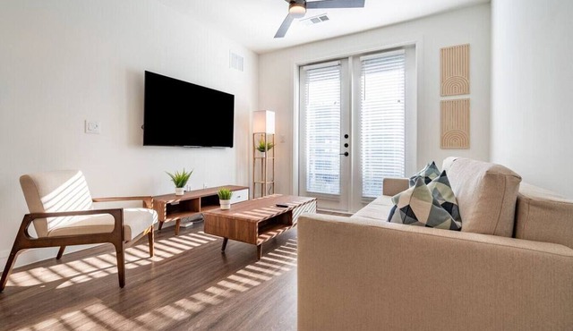 Designer Space near UT King Bed in Austin