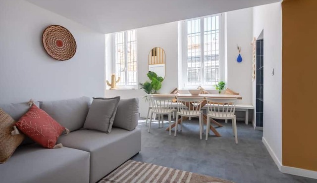 Kasbah - Terrace, Air conditioning for 8 in Marseille