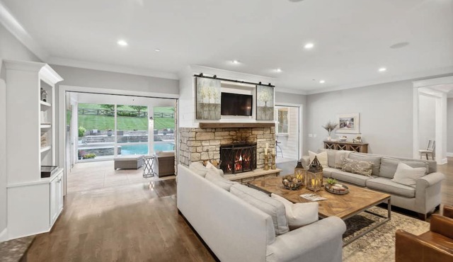 Above Nashville Bluegrass Retreat | Brentwood I Pool/Spa | Private in Brentwood