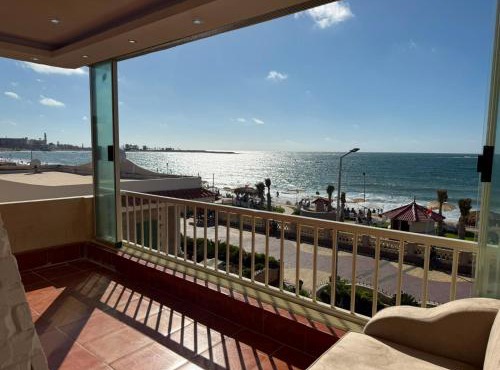 Direct Beachfront - Sea View 2 bed rooms in Alexandria